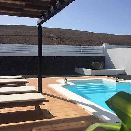 Miramar A7 Beautiful Modern Playa Blanca With Private Heated Pool And Wifi Villa